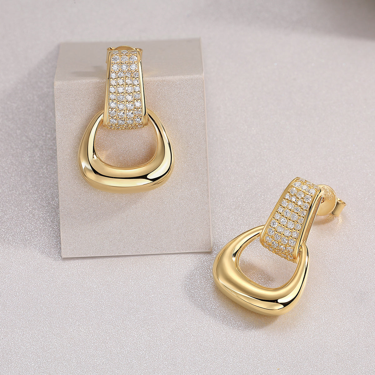 All-encompassing - Top-quality Moissanite Luxury, Fashionable And Light Luxury Jewelry, Silver Stud Earrings S925 Silver Plated With Gold